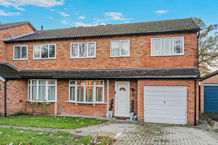 5 Bedroom Terraced House For Sale In Magdalene Road, Owlsmoor, Sandhurst, GU47