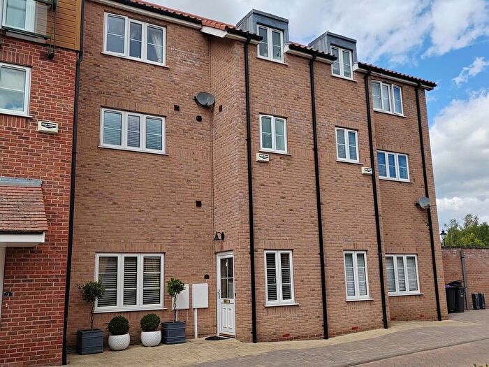 3 Bedroom Town House For Sale In Marine Walk, Burton Waters, LN1