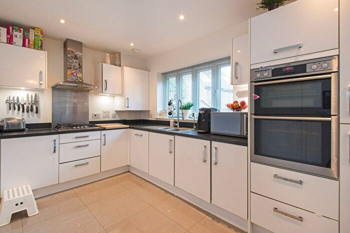 4 Bedroom Detached House To Rent In Bond Close, Welling, DA16