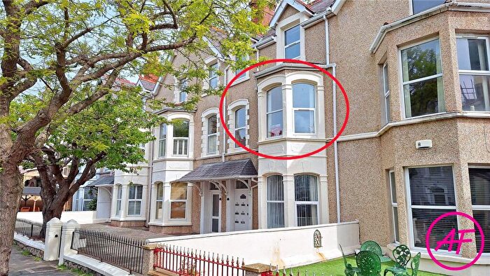 2 Bedroom Apartment For Sale In Chapel Street, Llandudno, Conwy, LL30