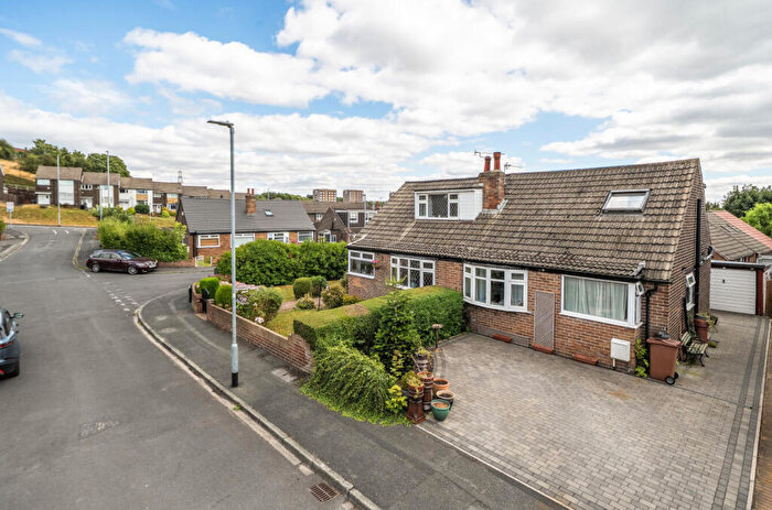 4 Bedroom Bungalow For Sale In Heather Grove, Leeds, West Yorkshire, LS13