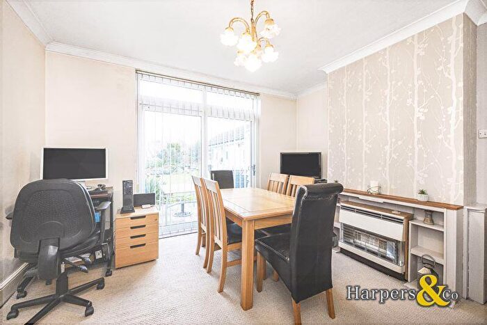 2 Bedroom Detached Bungalow For Sale In Church Hill, Dartford, DA2
