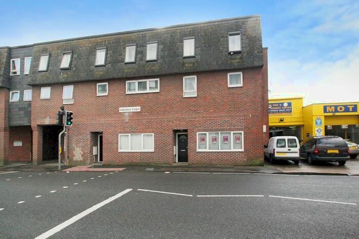 2 Bedroom Flat To Rent In Antonia Court, Terminus Road, Littlehampton, West Sussex BN17