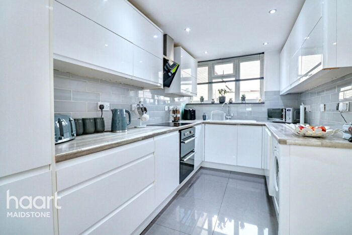 3 Bedroom Terraced Bungalow For Sale In Longfield Place, Maidstone, ME15