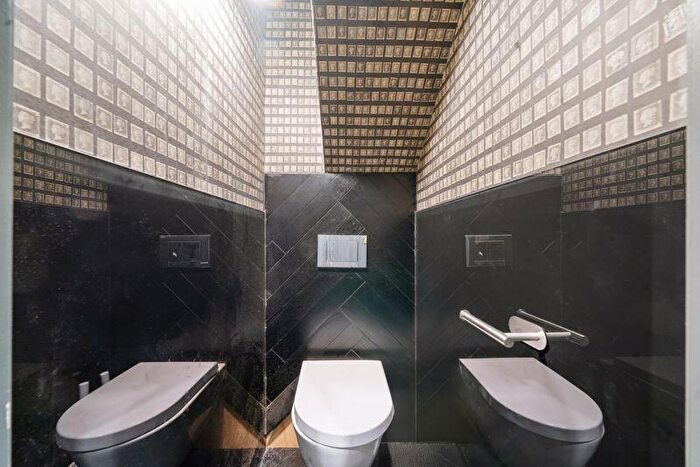 2 Bedroom Flat To Rent In Cavendish Road, London, SW12