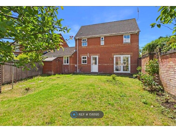 3 Bedroom Detached House To Rent In Cooks Way, Hatfield, AL10