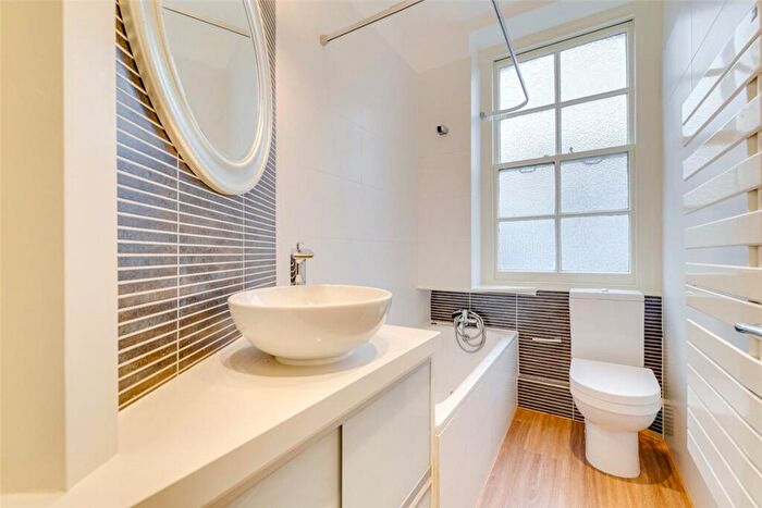 2 Bedroom Apartment To Rent In Fulham Road, London, SW10