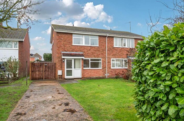3 Bedroom Semi-Detached House For Sale In Springfield Way, Bedford, MK43