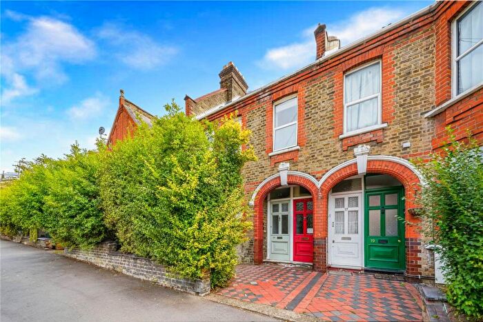 2 Bedroom Flat For Sale In Theydon Street, Walthamstow, London, E17
