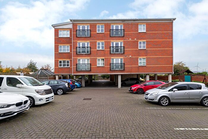 2 Bedroom Flat To Rent In Lawn Road, Northfleet, DA11