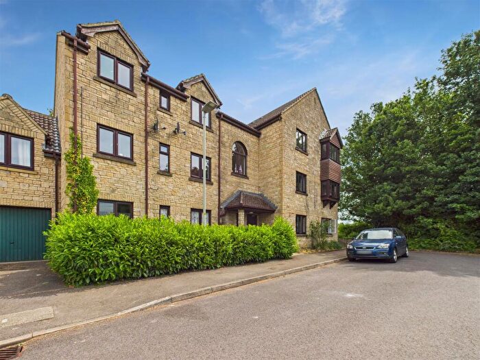 1 Bedroom Flat To Rent In Hanstone Close Cirencester, GL7