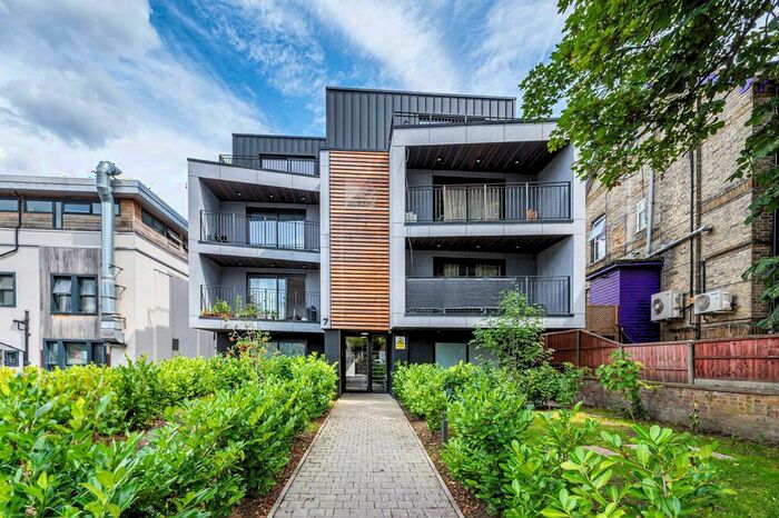 2 Bedroom Flat To Rent In Laurel Court, South Croydon, CR2