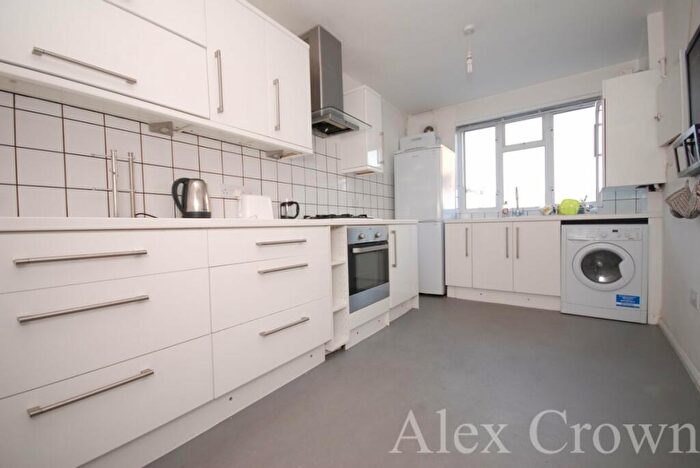 3 Bedroom Flat To Rent In Hale Gardens, Tottenham Hale, N17