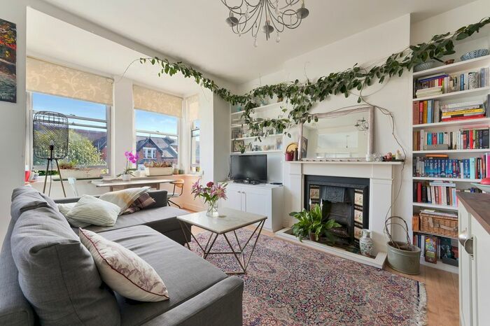 2 Bedroom Flat To Rent In Woodside, London, SW19