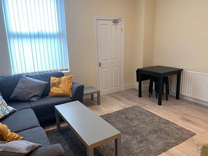 5 Bedroom Semi-Detached House To Rent In Blandford Grove, Leeds, LS2