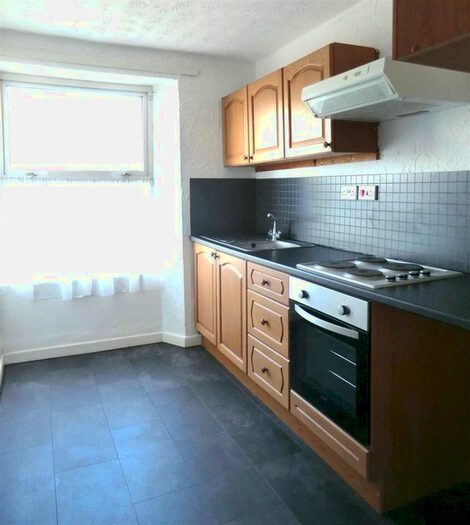 1 Bedroom Flat To Rent In Laws Street, Pembroke Dock, SA72