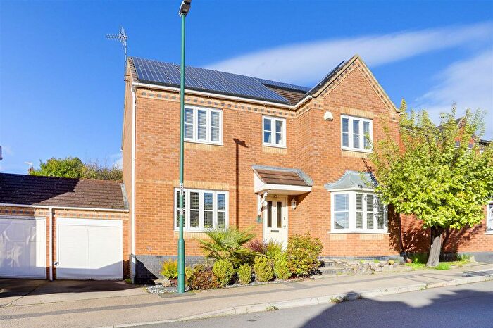 4 Bedroom Detached House For Sale In Kelham Drive, Nottingham, NG5