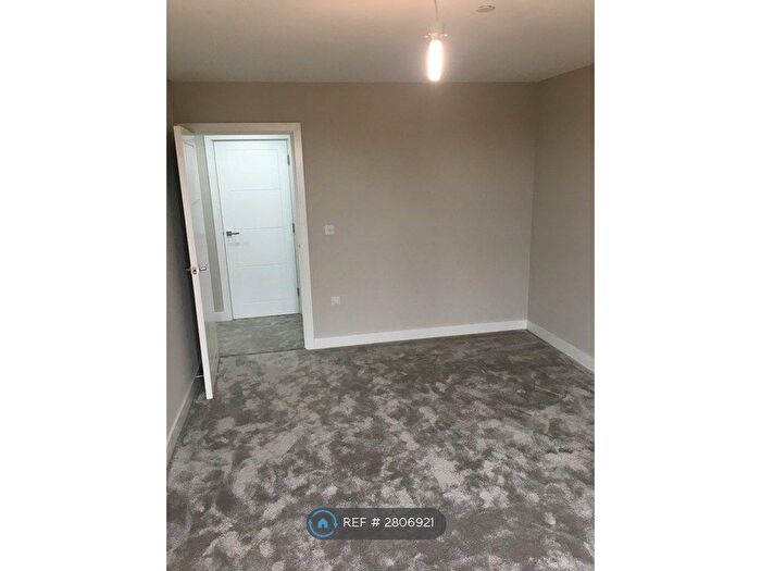 2 Bedroom Flat To Rent In Victoria Avenue, Southend-On-Sea, SS2