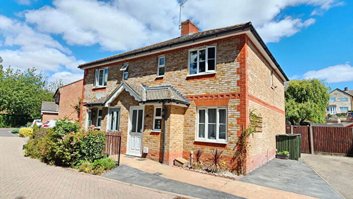 3 Bedroom Semi-Detached House For Sale In Rosemoor Gardens, Newbury, RG14