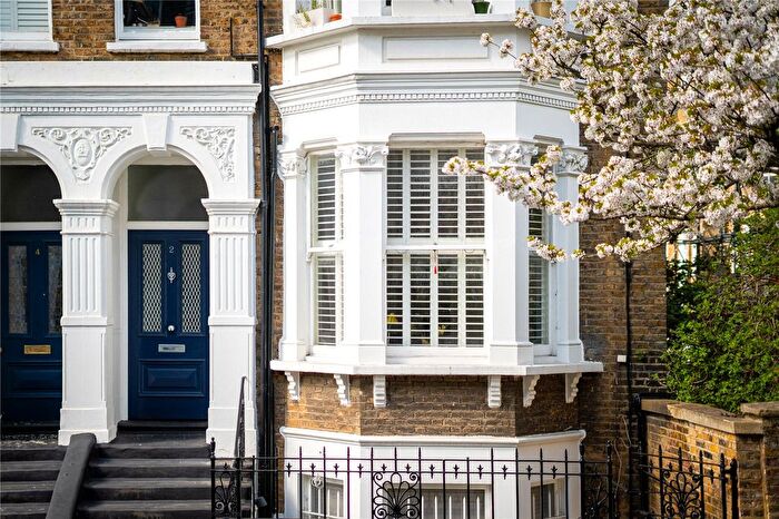 1 Bedroom Flat To Rent In Bolingbroke Road, Brook Green, London, W14