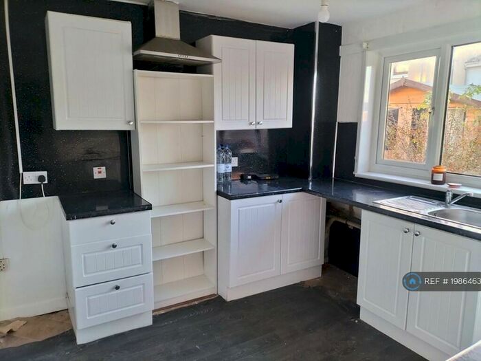 3 Bedroom Terraced House To Rent In Honeywell Crescent, Chapelhall