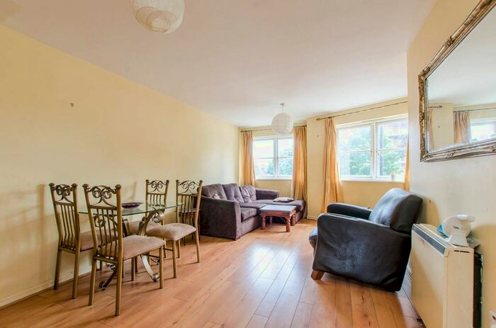 3 Bedroom Terraced House To Rent In Parnell Road, Bow, London E3