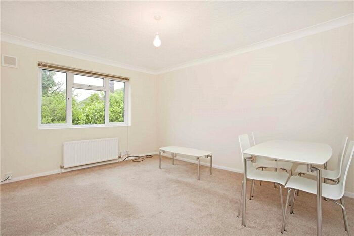 2 Bedroom Flat To Rent In Vines Avenue, Finchley Central, N3
