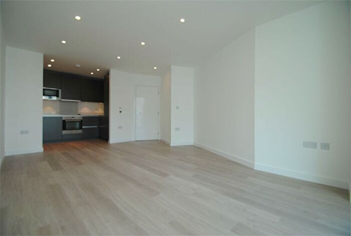 1 Bedroom Flat To Rent In Tennyson Apartments, Saffron Central Square, Croydon, CR0