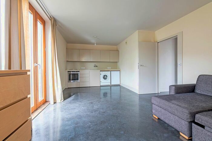 1 Bedroom Flat To Rent In Garratt Lane, London, SW18