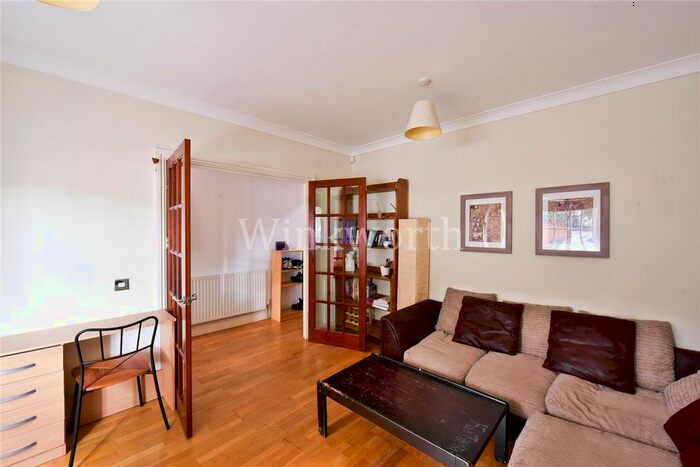 3 Bedroom Terraced House To Rent In Urban Mews, London, N4