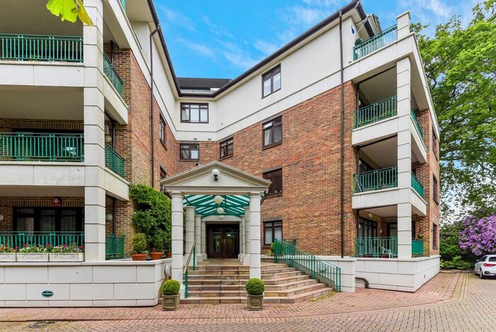 3 Bedroom Flat To Rent In High Road, Bushey Heath, Bushey, WD23