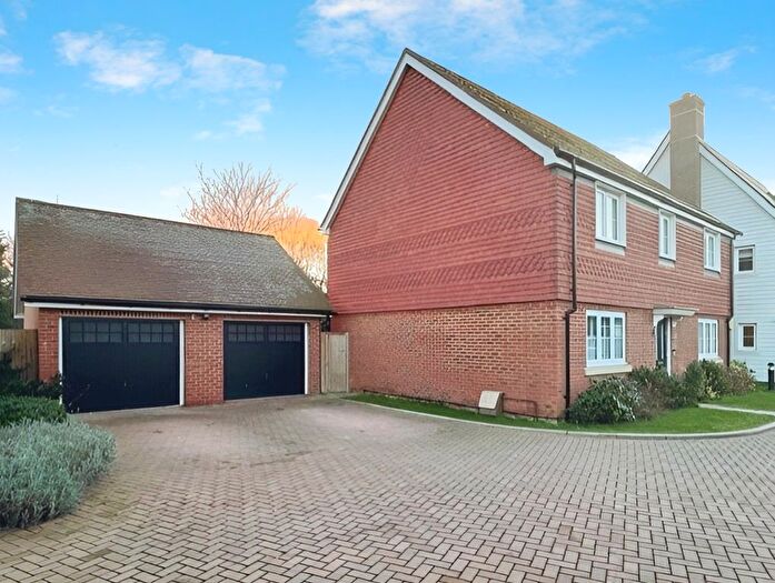 4 Bedroom Detached House For Sale In Seymour Drive, Marden, Tonbridge, TN12