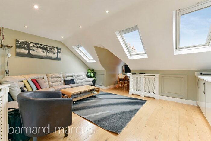 2 Bedroom Flat For Sale In Mitcham Road, London, SW17