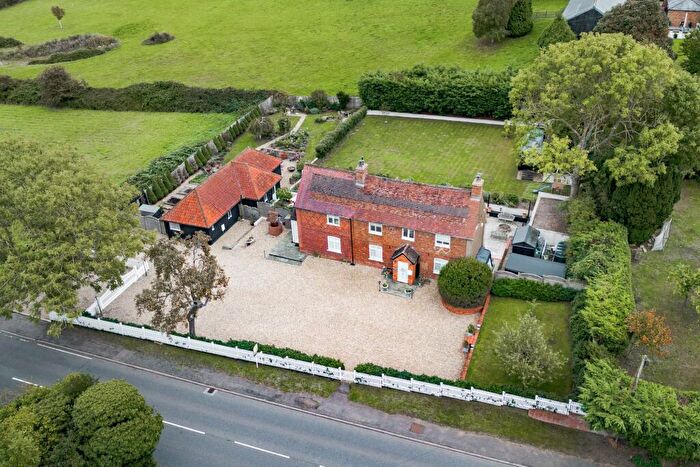 4 Bedroom Detached House For Sale In Bedford Road, Husbourne Crawley, MK43