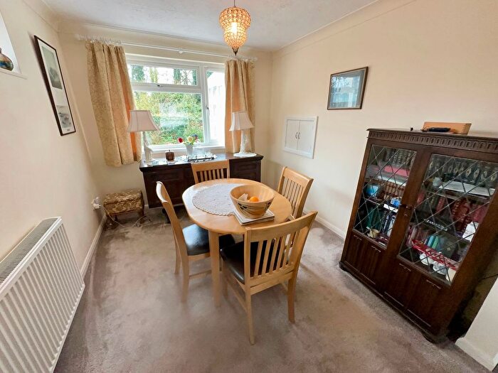 2 Bedroom Detached Bungalow For Sale In Broadpark Road, Torquay, TQ2