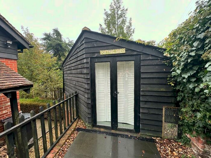 1 Bedroom Bungalow To Rent In , RG26