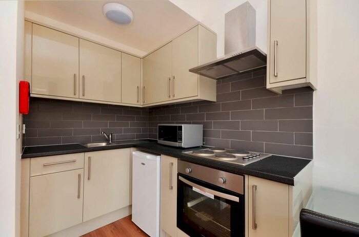 Studio To Rent In Earls Court, Earls Court, London, SW5