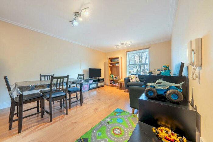 2 Bedroom Apartment To Rent In Wilshaw Close, London, NW4
