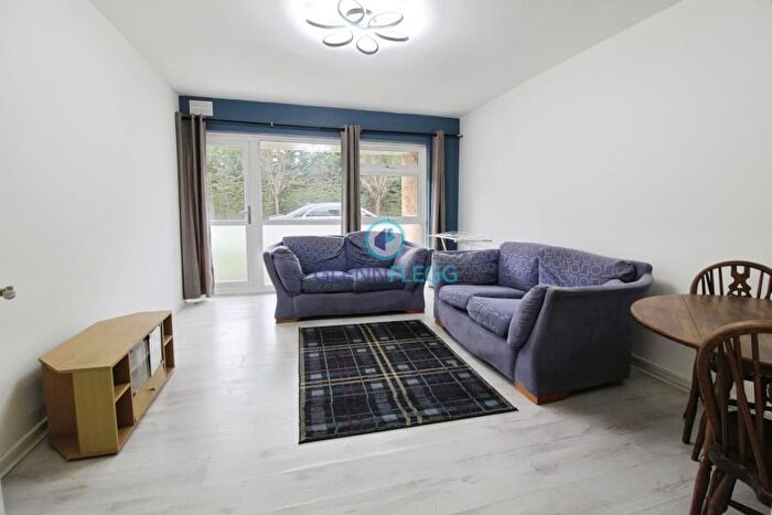 2 Bedroom Flat To Rent In Arundel Court, Langley, SL3