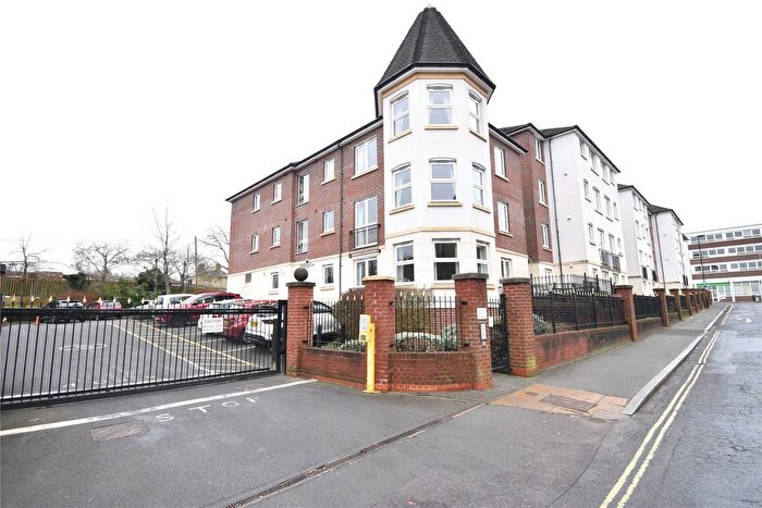 1 Bedroom Property For Sale In Windsor Way, Aldershot, GU11