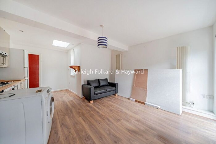 1 Bedroom Flat To Rent In Tooting High Street, London, SW17