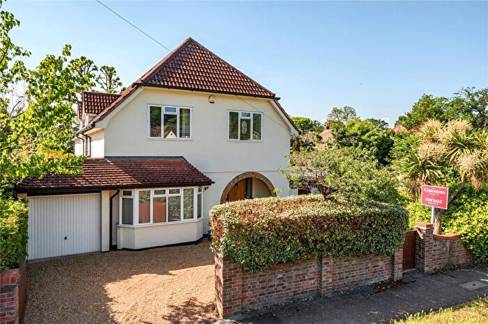5 Bedroom Detached House For Sale In Woodside Avenue, Walton-On-Thames, KT12