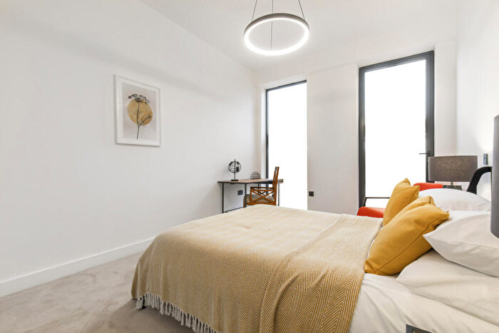 2 Bedroom Flat For Sale In Flat Alice Court High Street, Edgware, HA8