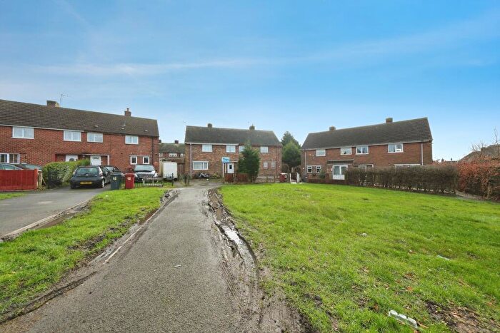 3 Bedroom Semi Detached House For Sale In Lathkill Grove, Alfreton, DE55