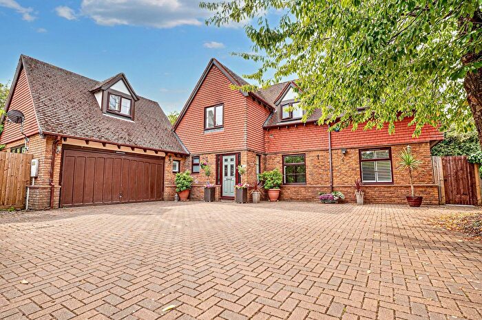 5 Bedroom Detached House For Sale In Salden Close, Shenley Church End, MK5