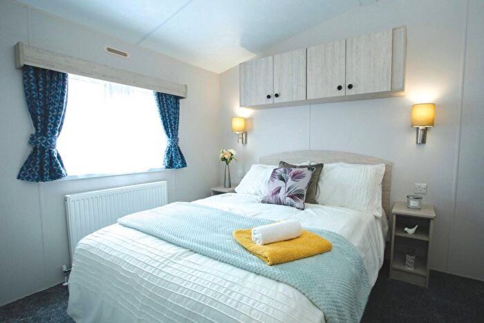 2 Bedroom Caravan For Sale In Great North Rd, Scrooby, DN10