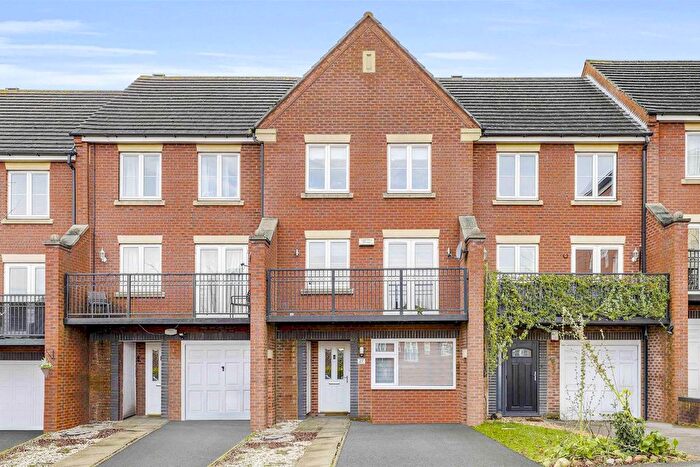 3 Bedroom Town House For Sale In Cudworth Drive, Mapperley, Nottinghamshire, NG3