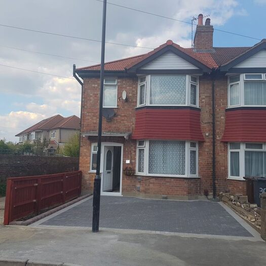 4 Bedroom Semi-Detached House To Rent In Tivoli Road, Hounslow, TW4