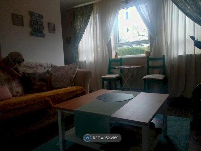 3 Bedroom Semi-Detached House To Rent In Manor Oaks Place, Sheffield, S2