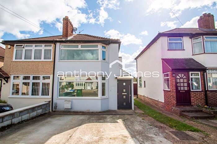 3 Bedroom Semi-Detached House To Rent In Clinton Avenue, Welling, DA16